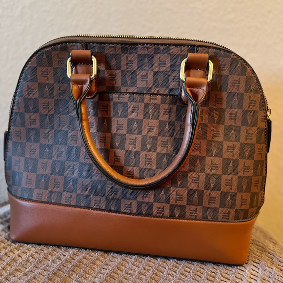 London Fog Dome Satchel Brown with Logo prints, medium sized includes makeup bag - Picture 4 of 9